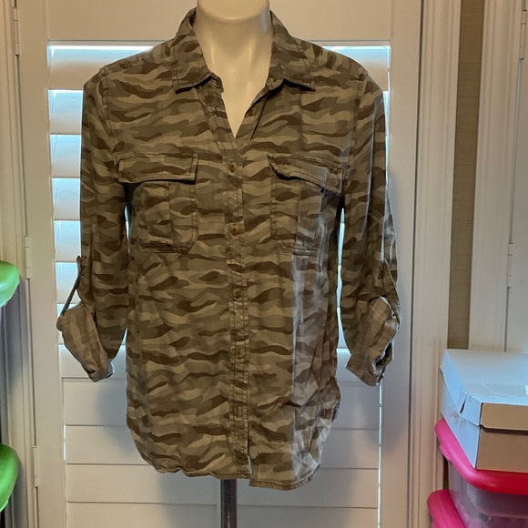 American Eagle Outfitters Camouflage Button Down Shirt - Picture 1 of 4